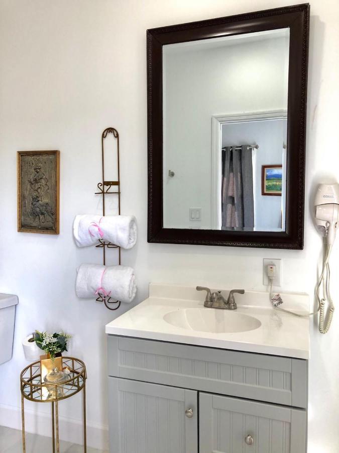 Private Suite Mins From Mia Free Parking Miami Exteriör bild