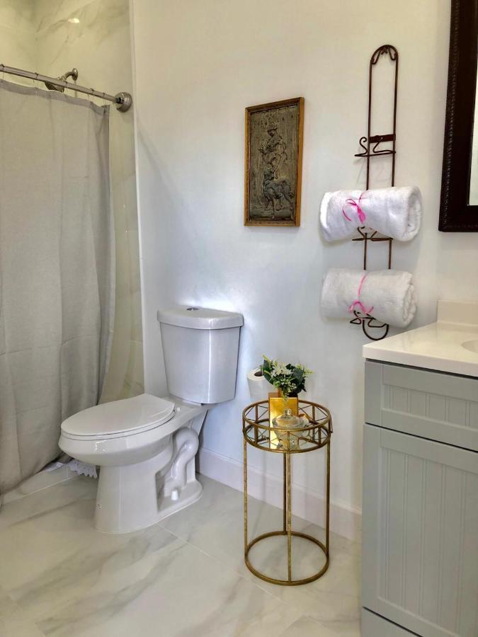 Private Suite Mins From Mia Free Parking Miami Exteriör bild